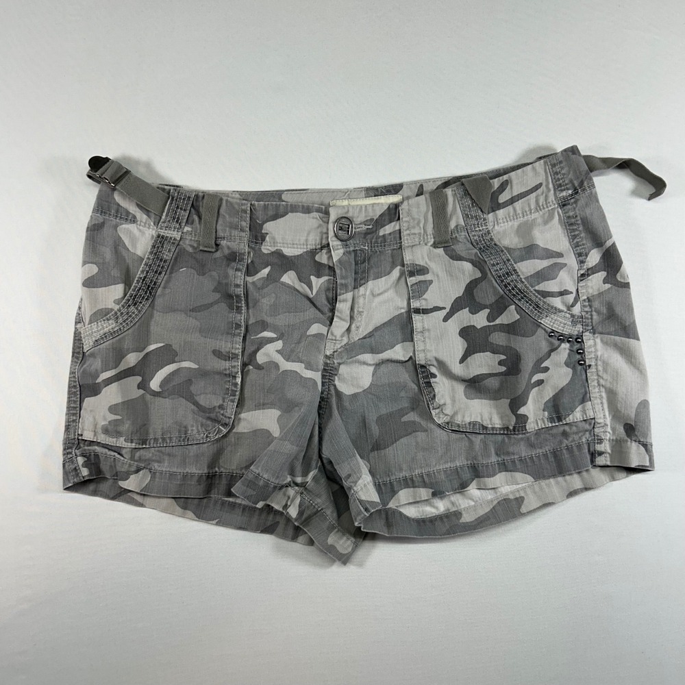 Old Navy Womens Grey Camo Cargo Shorts Size 6 Low Rise Utility Buckle Side